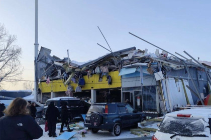 ТЦ «Одоевский» обрушился в Новосибирске: есть пострадавшие