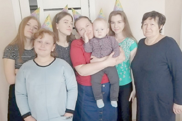 «Дети не забирают, они дают»: многодетная мама из Болотного