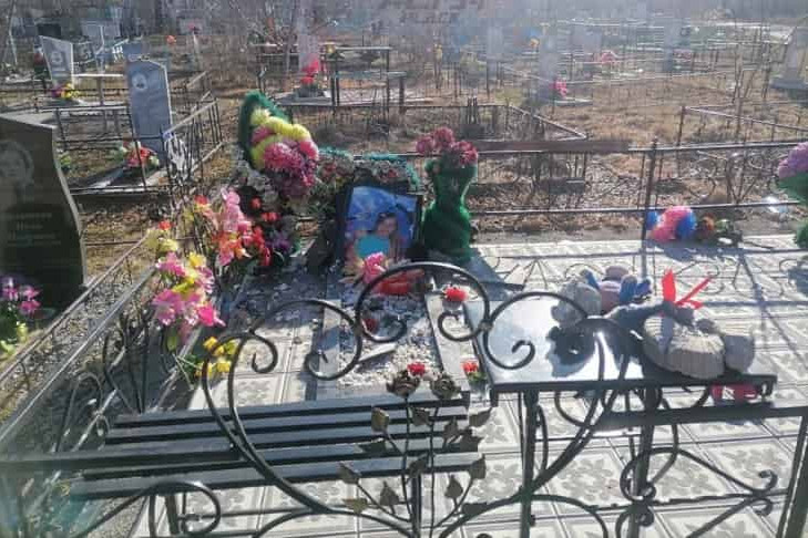 В Новосибирской области погромом на кладбище руководил 13-летний подросток