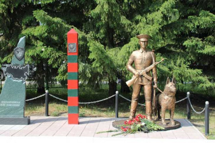 Памятник пограничнику с собакой установили под Новосибирском 28 мая