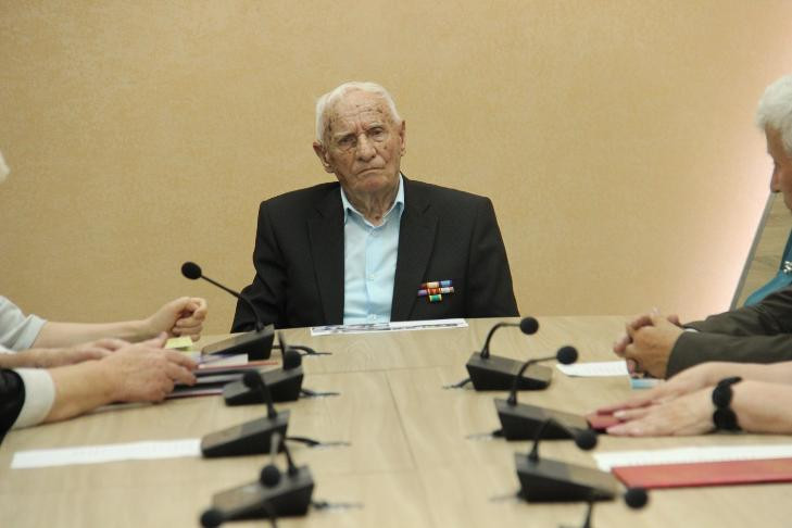 С заслуженным учителем РСФСР Михаилом Овечкиным простились в Новосибирске