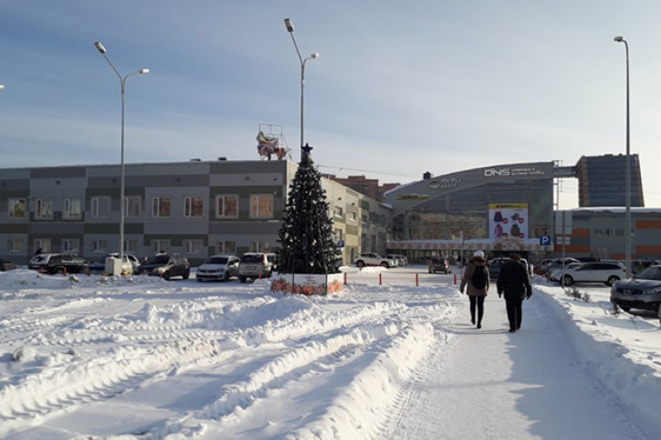 В Академгородке приставы опечатали торговые центры 