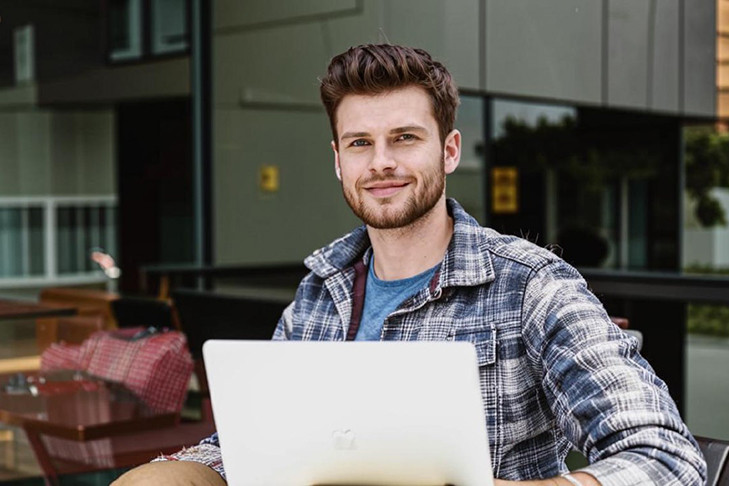 MacBook Air 13 в ресейле подешевел на 35%