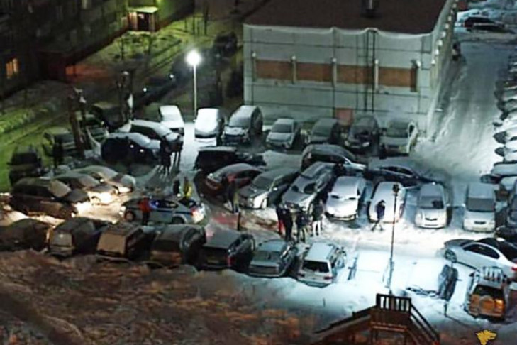 Пьяный лихач разнес семь авто на парковке в Новосибирске