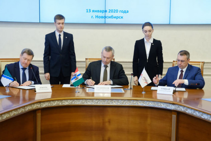 Губернатор Андрей Травников подписал трёхстороннее соглашение по развитию железнодорожного транспорта в регионе