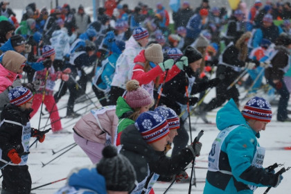 Признавались в любви, катались на лыжах и строили иглу: как прошло 14 февраля в Новосибирске 