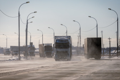 Трассу «Иртыш» закрыли для проезда из-за метелей в Новосибирской области