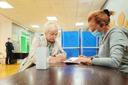 Первые жители Донбасса проголосовали на референдуме в Новосибирской области