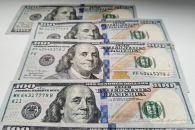 В Новосибирске показали доллары, которые отказался принимать банк