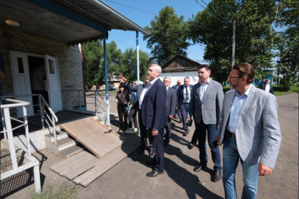 Андрей Травников призвал срочно решить проблему с доступом к узким специалистам