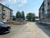 Благоустройство дворовой территории завершается в Искитиме