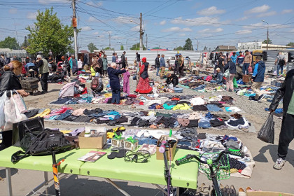 Рынок «Поле чудес» снова заработал возле бывшей барахолки в Новосибирске