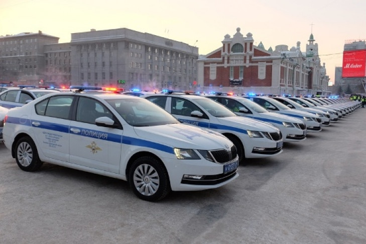 Сотрудники новосибирской Госавтоинспекции получили ключи от новых служебных автомобилей