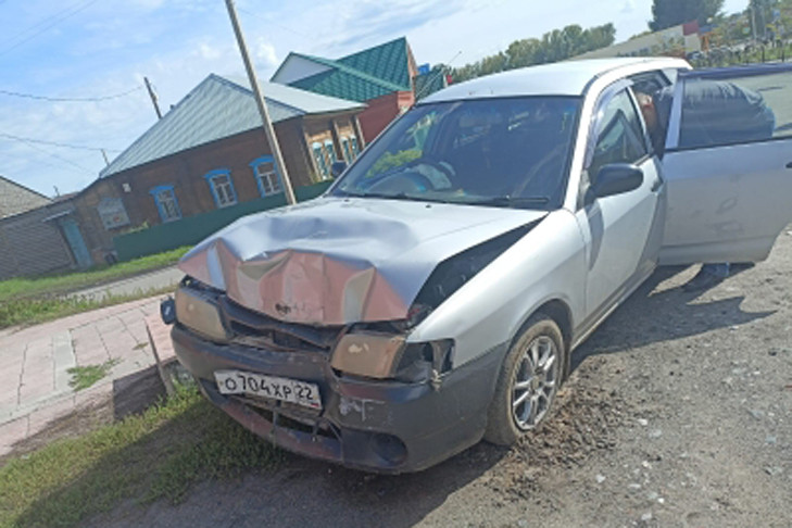 Пьяный угонщик налетел на камень и попался полицейским в Сузуне