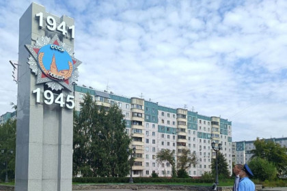 Прокуратура добилась ремонта стелы на бульваре Победы в Новосибирске