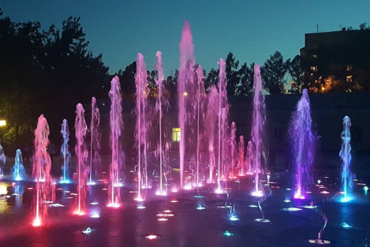 Сухой фонтан запустили и выключили в Центральном парке