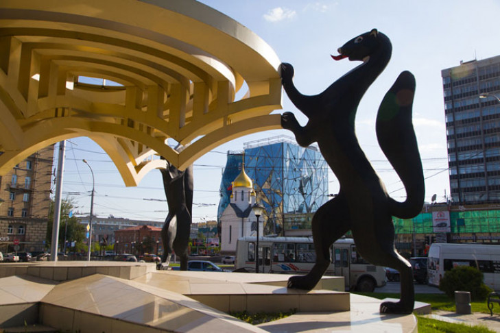 Общественный туалет построят у памятника с соболями в Новосибирске