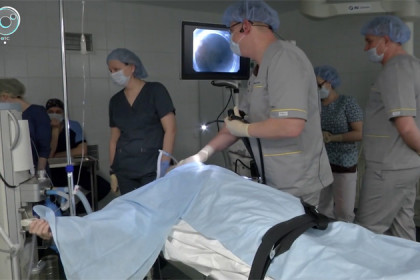Похудевшую на 35 килограммов женщину спасли хирурги в Новосибирске