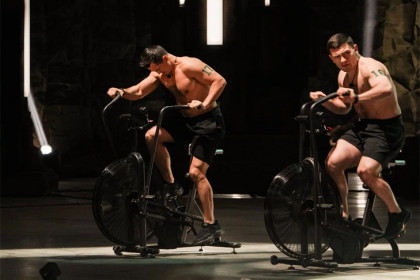 Борец Власов из Новосибирска выбыл из финала «Титанов» и попросил жену о дочери