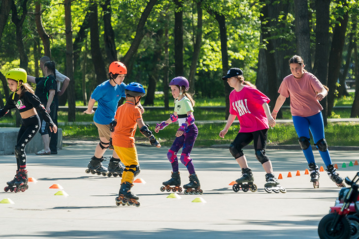 Поздравления с первым днем лета 2025: красивые открытки, стихи и теплые слова на 1 июня