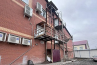 Лифт обрушился на мужчину в ТЦ Татарска под Новосибирском