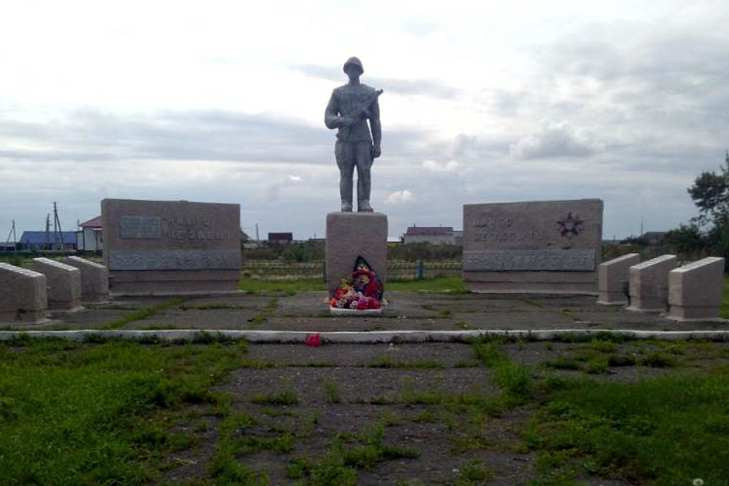 Жители деревни скинулись на памятник в честь Победы в Новосибирской области