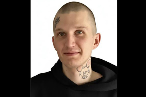 Парень с Микки Маусом на шее бесследно пропал под Новосибирском