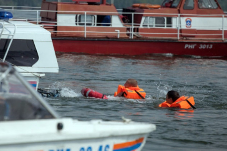Крушение «Казанки»: трое мужчин и две женщины оказались в воде 