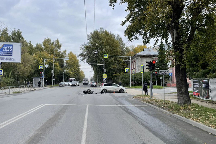 Мотоциклист попал в больницу после столкновения с иномаркой в Новосибирске