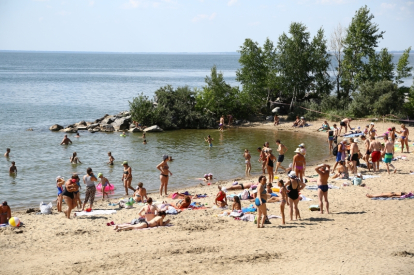 Официальные пляжи для купания в Новосибирской области назвали спасатели