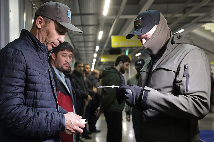 Силовики задержали 20 мигрантов-уклонистов в ТЦ «НордМолл» Новосибирска