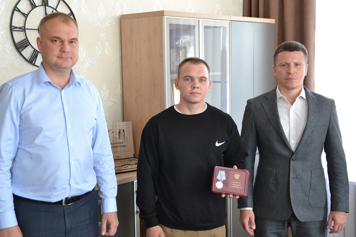 Участник СВО Владислав Наумов из Новосибирской области награжден медалью «За отвагу»