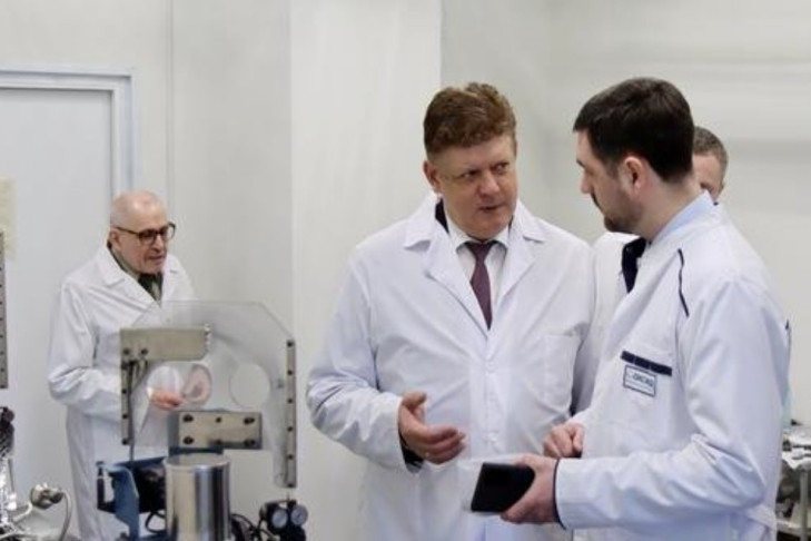 Полпред посетил одно из ведущих предприятий радиоэлектронной промышленности России – завод «Оксид» в Новосибирске