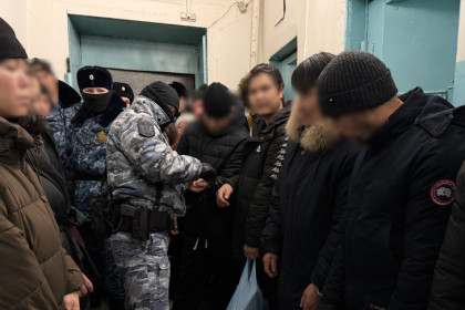 Судебные приставы выдворили из Новосибирска почти сотню мигрантов за три дня