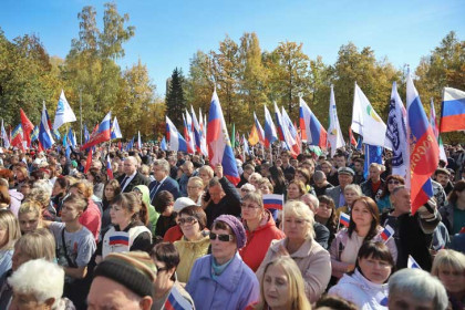 Митинг-концерт в поддержку референдумов в Донбассе посетили 7000 новосибирцев