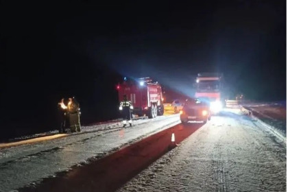 Под Барабинском 19-летний пассажир УАЗ Патриот погиб под колесами китайской фуры