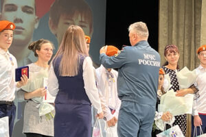 Медали за спасение людей вручили детям-героям в Новосибирской области