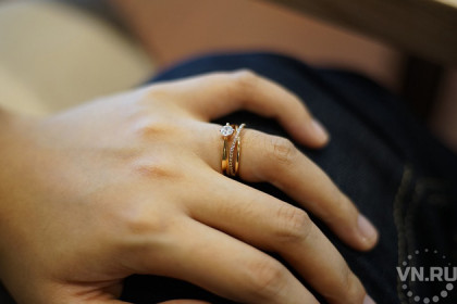Депутат Барабинска избил жену, требуя вернуть обручальное кольцо