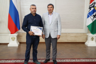 В Новосибирске многодетным семьям вручили сертификаты на покупку автомобилей