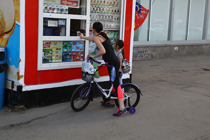 Ищите отметку на упаковке: жителей Новосибирска научили выбирать мороженое