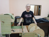 Владислав Захаров изготовил станок для нарезки ленточек для маскировочных сетей