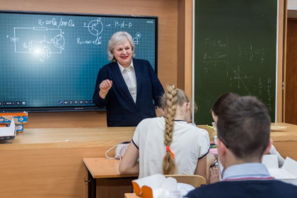 Более семисот учителей не хватает в школах Новосибирска