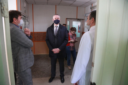 «Медиков старался не отвлекать»: Андрей Травников рассказал, как переболел коронавирусом