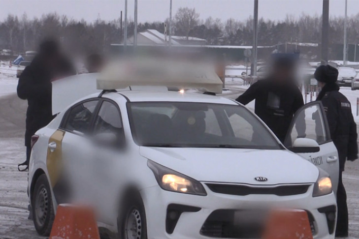 Таксисты-преступники работали в новосибирском Толмачево