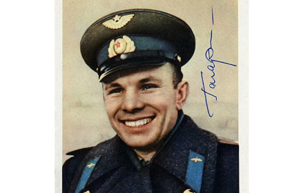 Автограф Гагарина в Новосибирске ко Дню космонавтики продают за 155 тысяч рублей