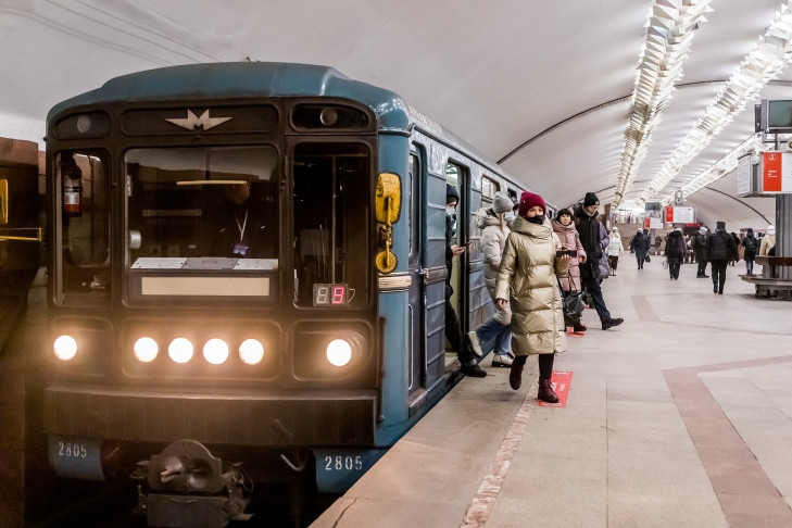 Метро будет возить новосибирцев до 2 часов ночи в Новый год-2025