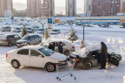 Подставное ДТП на 300 тыс оформили автомошенники по европротоколу в Кольцово