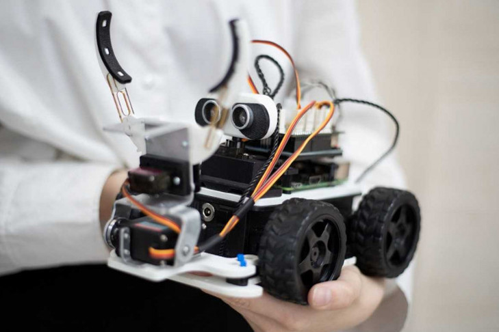 Кот-робот «открыл» две новые лаборатории для подготовки IT- специалистов региона