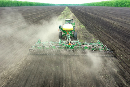 Цифровизация, новые культуры и наставничество: как «Сибагро» готовится к посевной в Новосибирской области