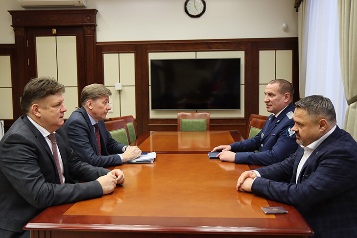 Состоялась рабочая встреча полпреда и заместителя руководителя Казначейства России Александра Демидова